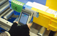 ファンケルのハンディターミナル使用画像"