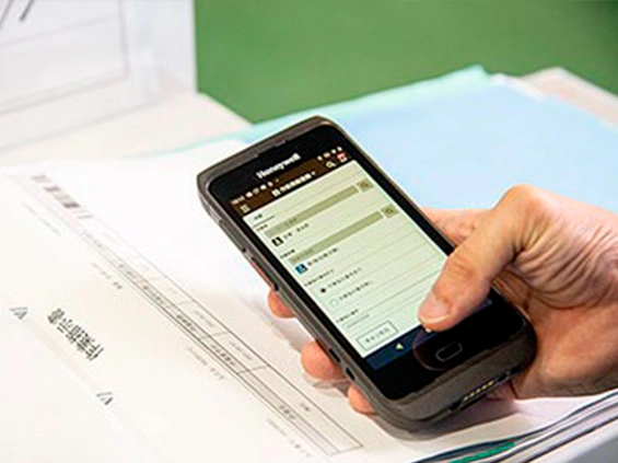 西部技研のハンディターミナル使用画像