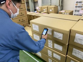 ユージーエム株式会社のハンディターミナル使用画像