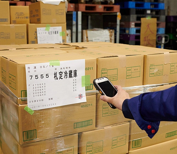 大阪運輸のハンディターミナル使用画像