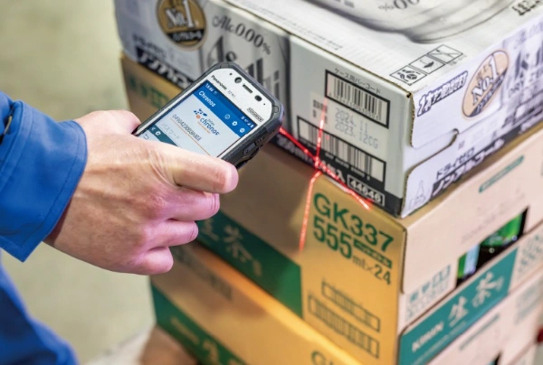 大阪運輸のハンディターミナル使用画像