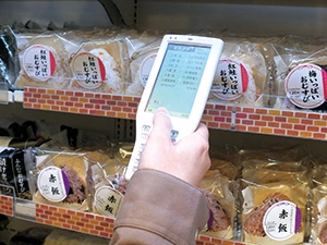 アズナスのハンディターミナル使用画像